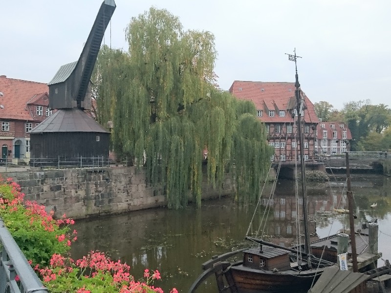 De houten kraan in de haven van Lüneburg