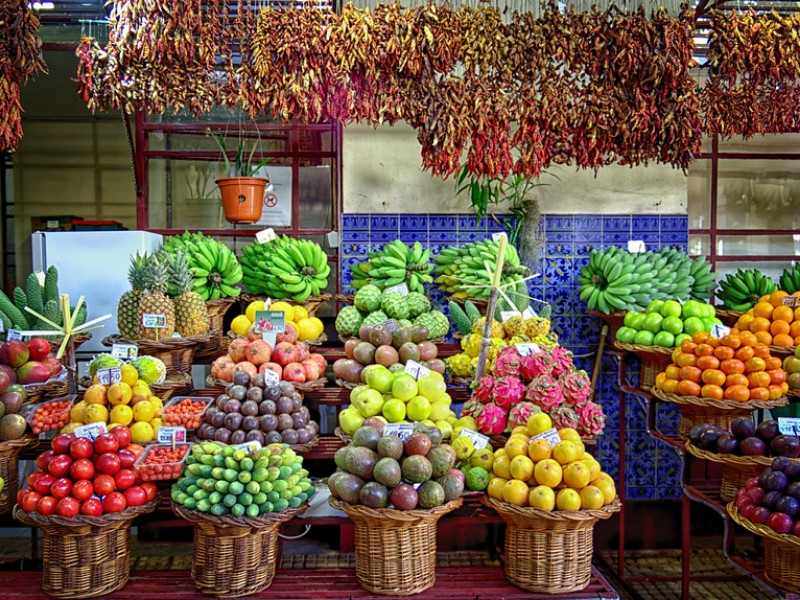 Markt in Funchal met verschillende soorten fruit