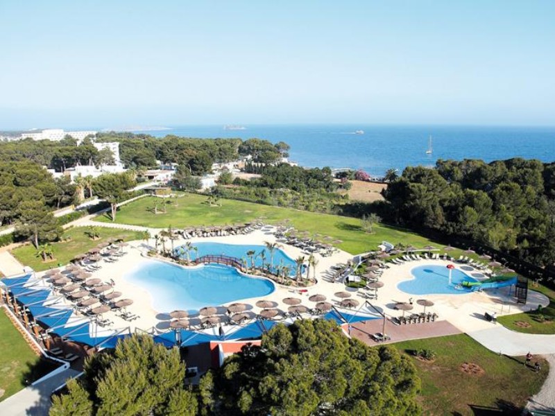 Magic Life Cala Pada tuin met zwembaden vlakbij het strand