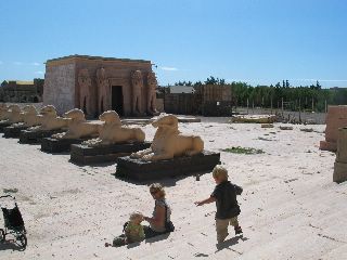 Nep, maar fantastische Egyptische tempels bij de Filmstudio's in Ouarzazate