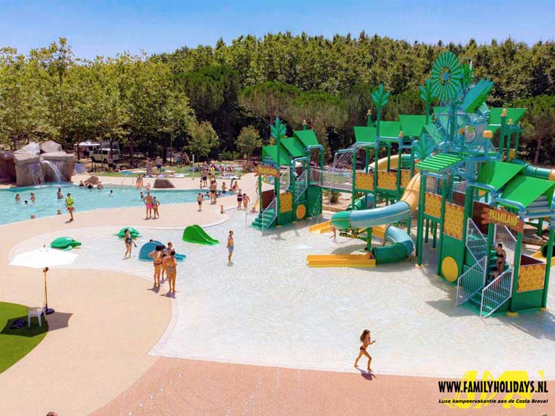 Zwembad met aquaparkje op camping Mas sant Josep