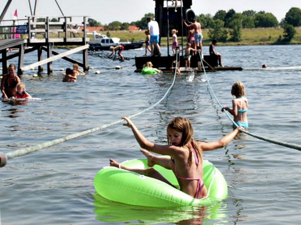 Lekker spelen in het meer