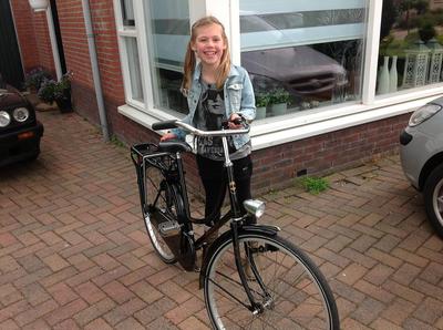 Femke met haar nieuwe fiets