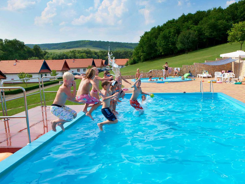 Zwempret bij Molecaten vakantiepark in Hongarije