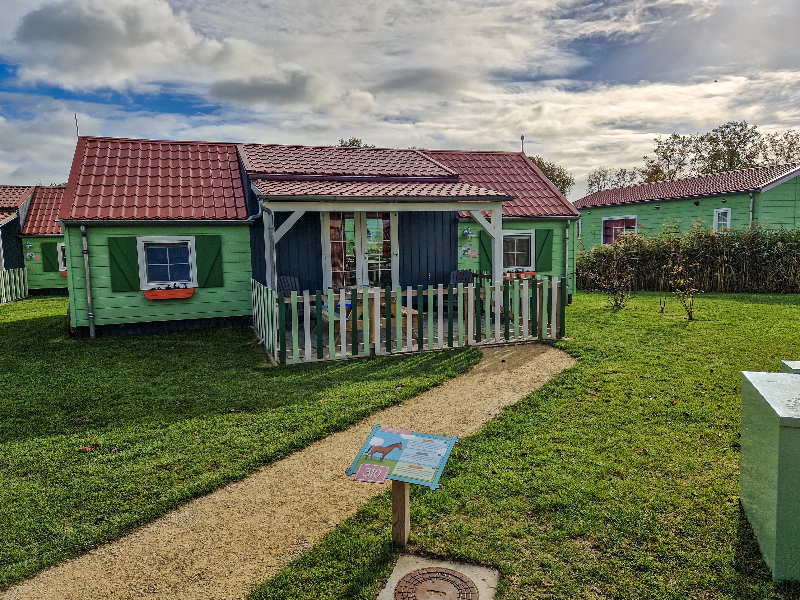 Op het kindvriendelijke vakantiepark Molenwaard vind je verschillende accommodaties, zoals dit leuke Fien en Teun-huisje