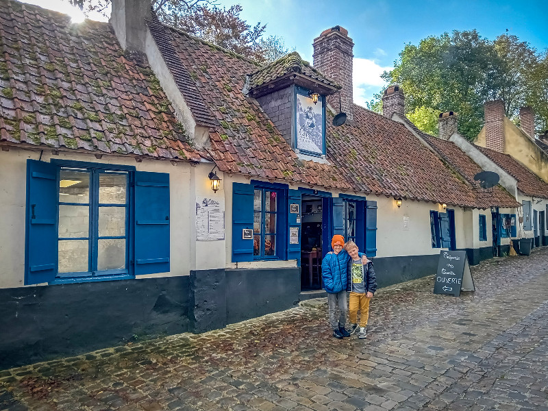 Ontdek Montreuil-sur-Mer met kinderen: ga verkleed als ridders door het fort, oude stadsmuren bewandelen en boogschieten.