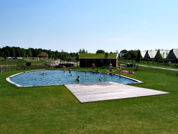 Het prachtige natuurlijke zwembad van Landal Orveltermarke