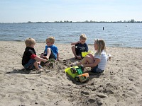 spelen op een strandje strandje