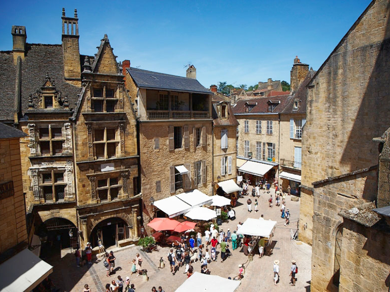 Het Office Tourisme Sarlat ligt in het centrum van Sarlat.