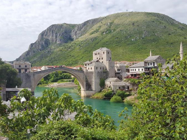Deze reis komt langs het prachtige Mostar in Bosnië