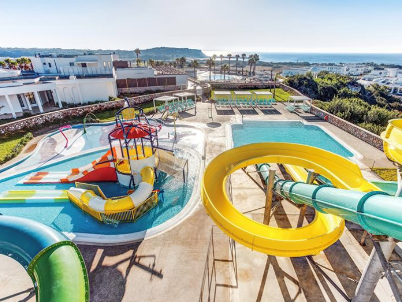 Hotel Plimmiri op Rhodod heeft leuke glijbanen bij het zwembad