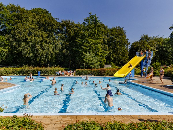 Het buitenbad van RCN het Grote Bos