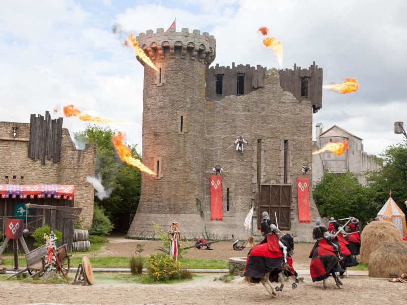 Spectaculaire riddershow bij Puy du Fou in de Vendée