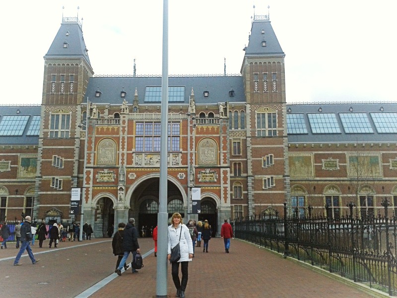 Sabine voor het Rijksmuseum