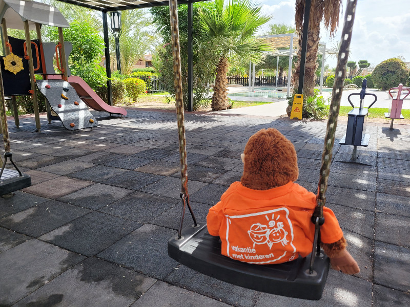 Apie op de schommel in de speeltuin van RIU hotel