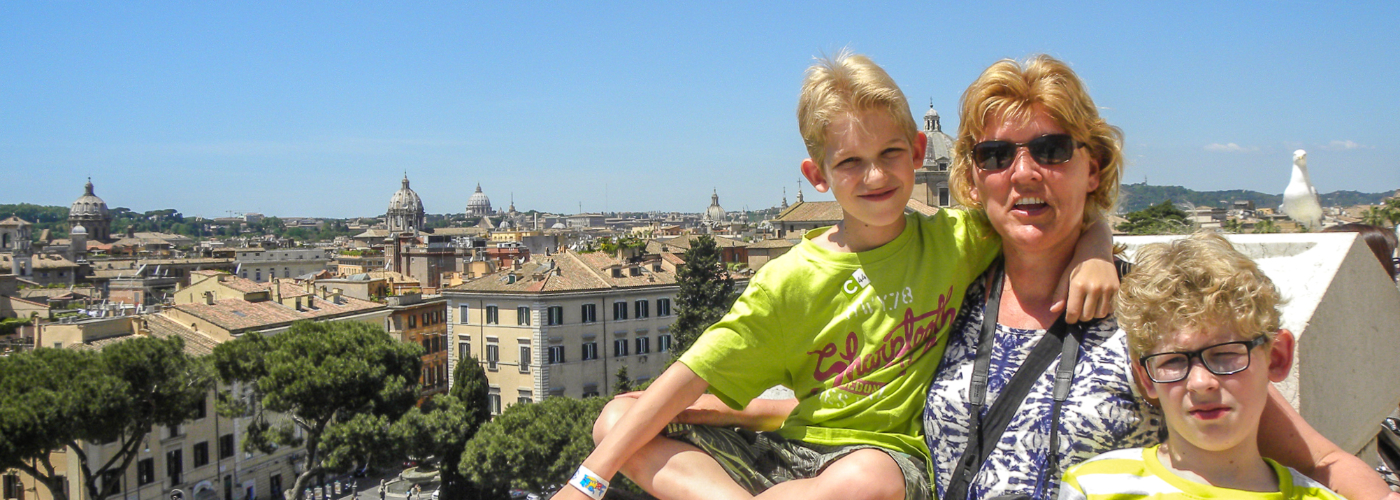 Lazio, de regio rondom Rome.Hier zie je mij en de kinderen terwijl we uitkijken over de stad.