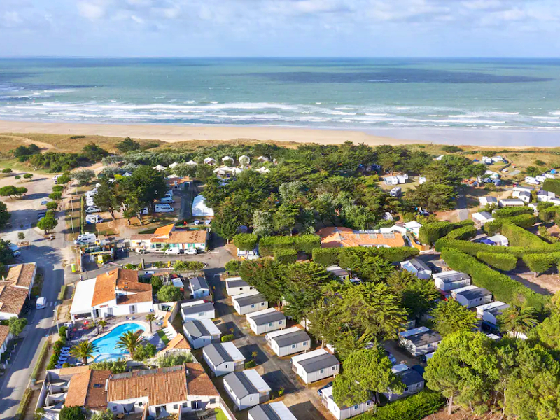 Camping Amis de la Plage direct aan het strand van de Atlantische Kust.