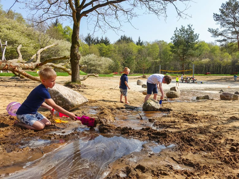 De natuurspeelplaats bij EuroParcs Ruinen