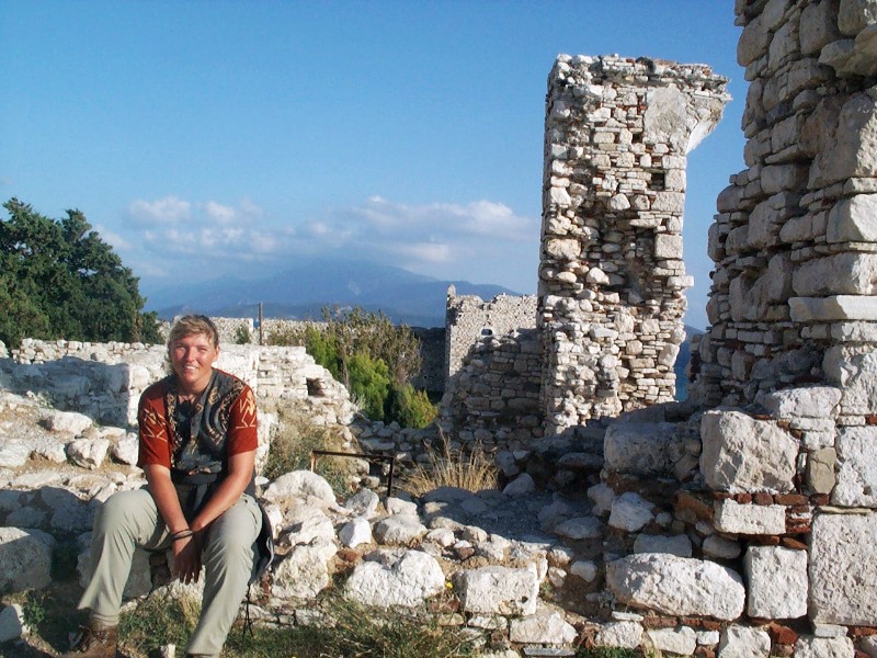 Sabine bij de Archeologische opgravingen van Hera op Samos