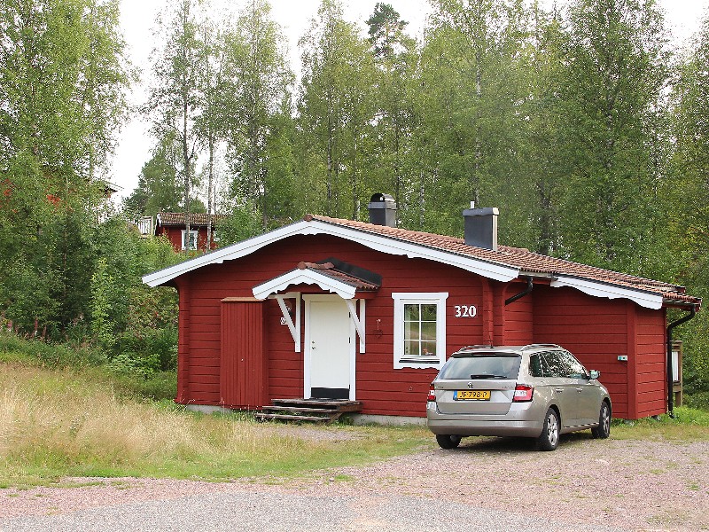 Het typisch Zweedse rode vakantiehuis bij Säfsen Resort