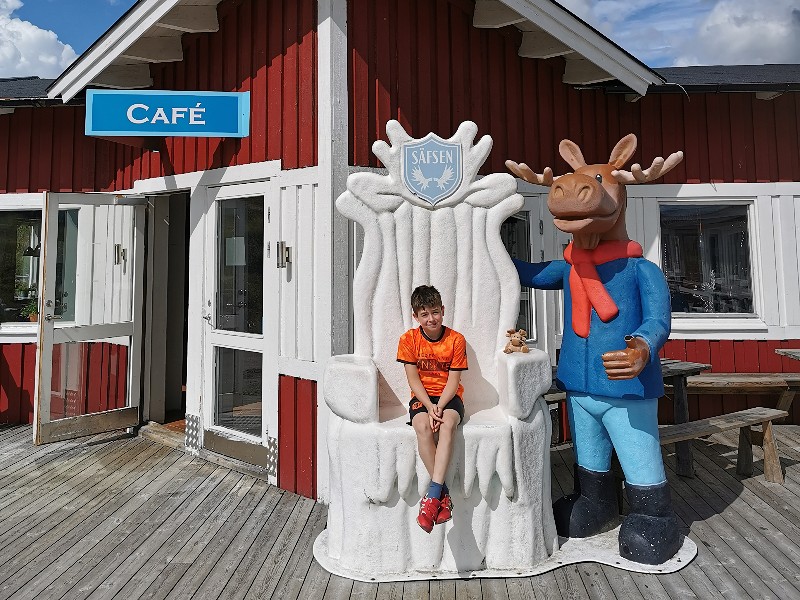 Vakantiepark Säfsen Resort ligt in het skigebied Säfsen bij Frederiksberg in het zuidelijke deel van Dalarna. Cindy ontdekte dat ook er ook in de zomer veel te doen is
