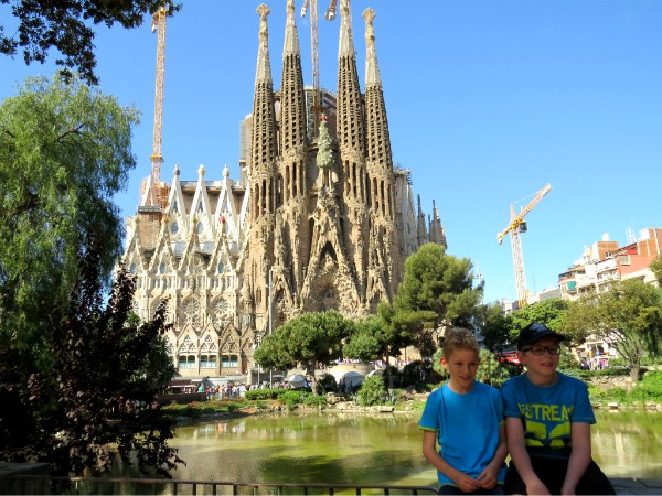 Even poseren bij de Sagrada Familia in Barcelona