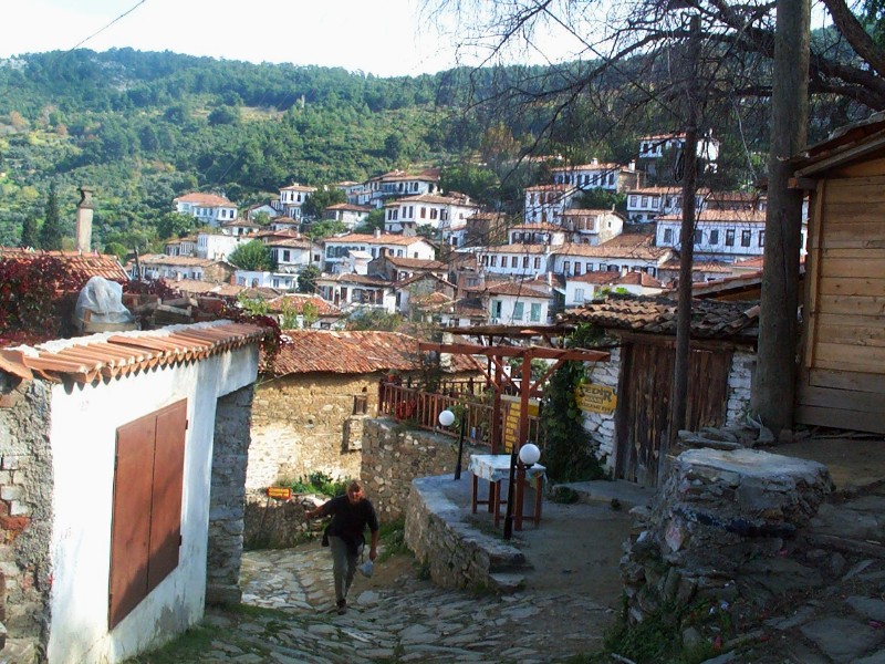 Steile straatjes in het mooie dorp Sirince