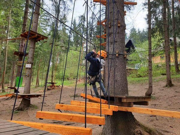 Slowakije is nog niet erg bekend als bestemming voor een kindervakantie. Maar hou je van authentieke dorpjes, middeleeuwse kastelen, spannende grotten en prachtige natuur, dan is het zeker een aanrader, lees maar.