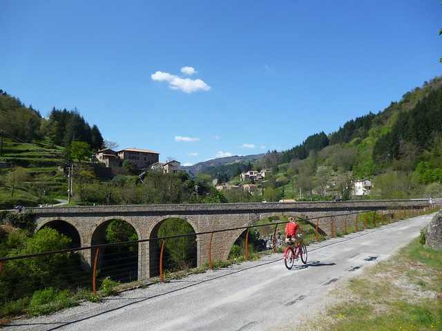 Fietsen over oude spoorbaan in de Ardeche