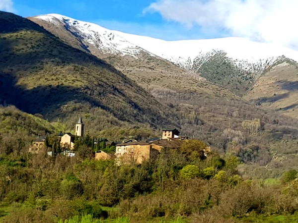 Kleine dorpjes tussen de bergen van de Spaanse Pyreneeën