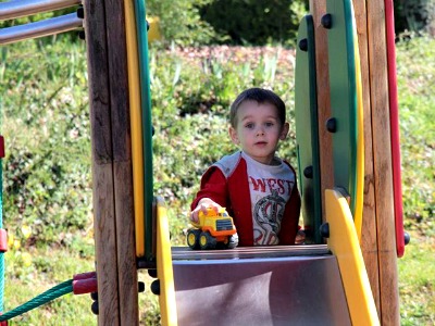 Jonge kinderen vermaken zich uitstekend op de camping