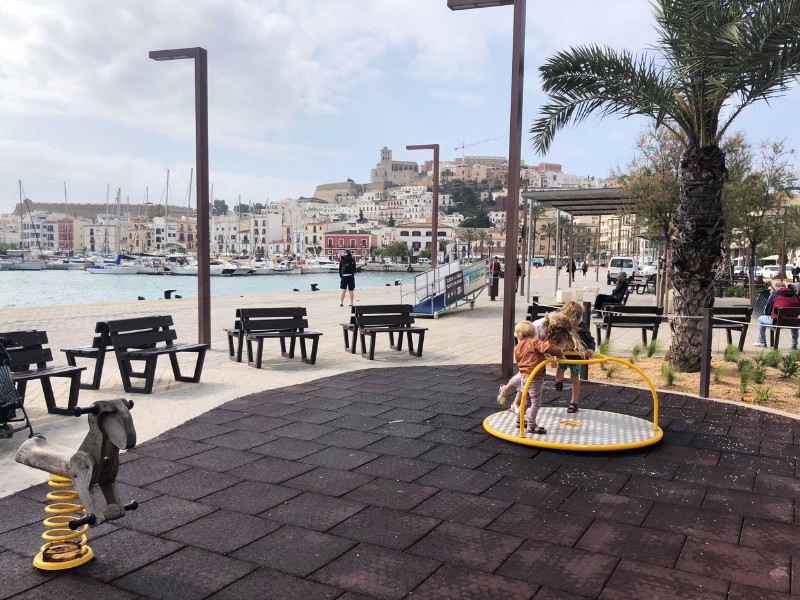 Leuke speeltuin bij de haven van Ibiza-stad