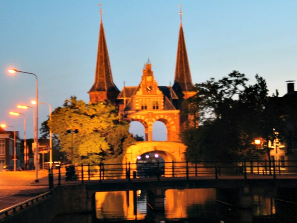 De stadspoort van Sneek in Friesland