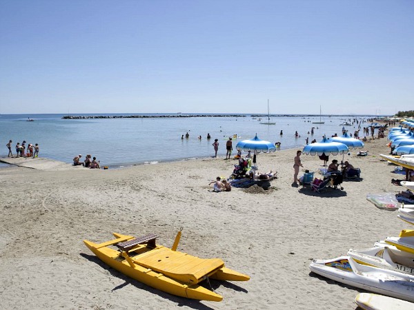 Het strand bij camping Rubicone