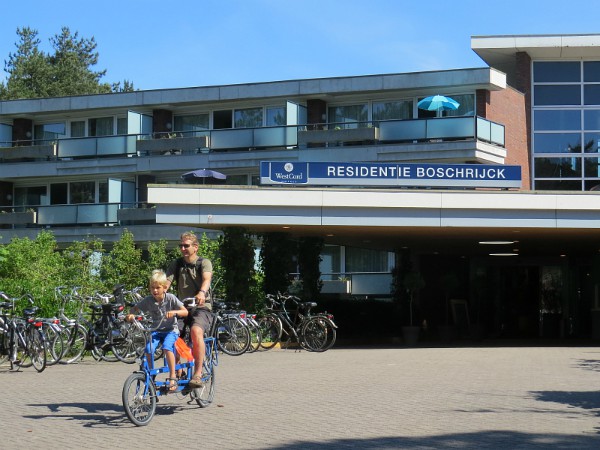 Met de tandem gaan we Terschelling ontdekken. We vertrekken vanaf ons hotel Boschrijck