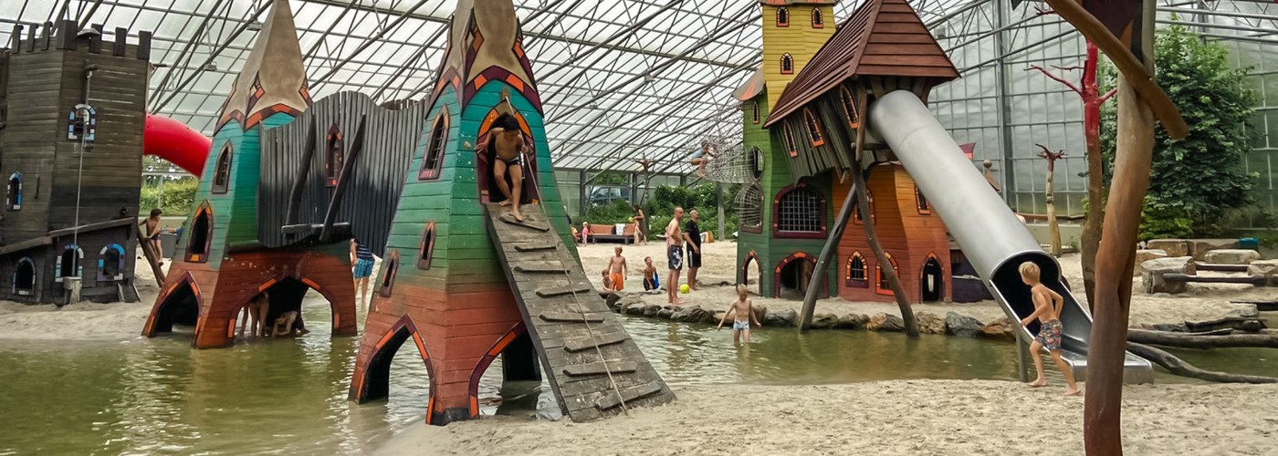 Binnenspeeltuin het Sterrenstrand op vakantiepark TerSpegelt in de Brabantse Kempen