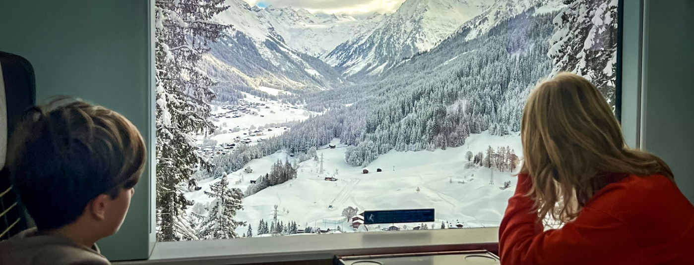 Genieten van de uitzichten vanuit de trein in Zwitserland