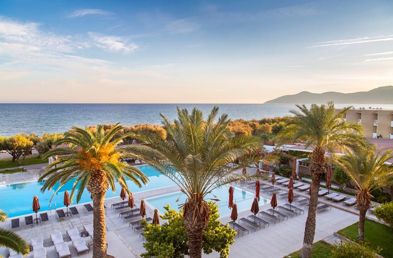 Het Doryssa hotel ligt direct aan het strand van Phytagorion op Samos.