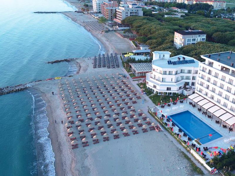 Hotel Elesio aan de kust van Albanië, niet ver van Tirana