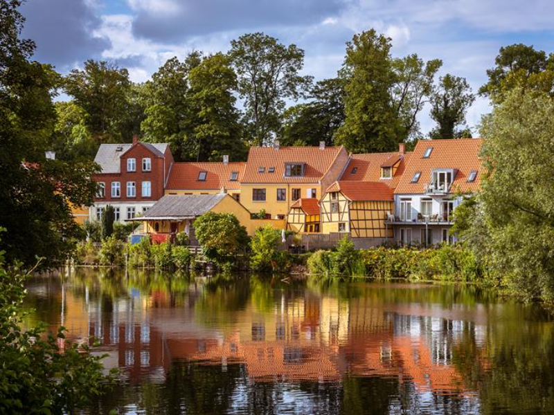 Tijdens deze kindvriendelijek rondreis door Denemarken rijdt je langs de ruige Westkust, maar ook door tal van vriendelijke dorpjes.