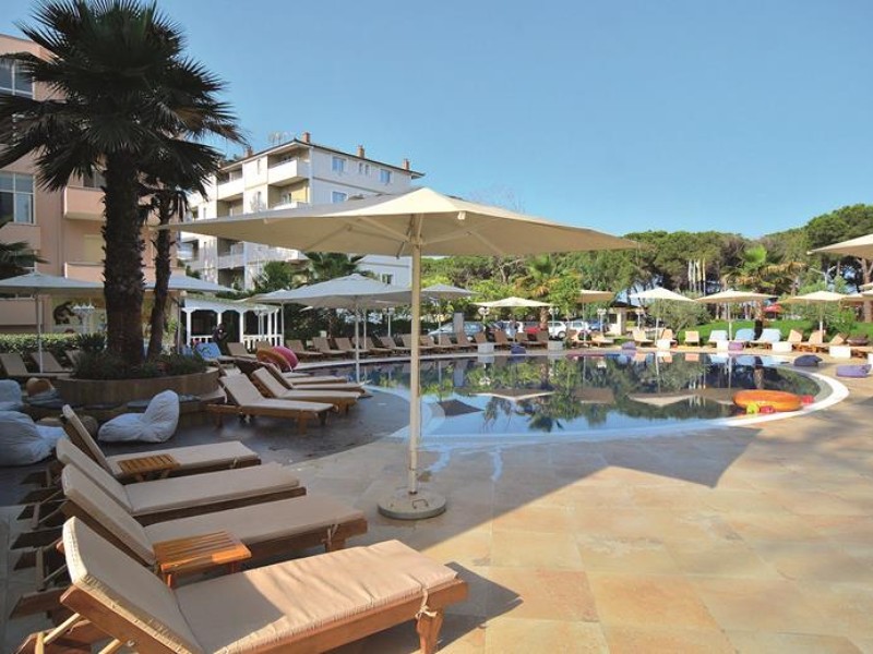 Het heerlijke zwembad van Sandy Beach in Albanië