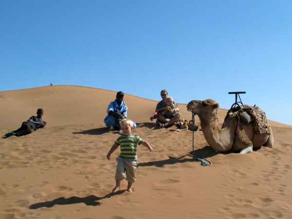 Lekker rennen van de zandduinen in Marokko