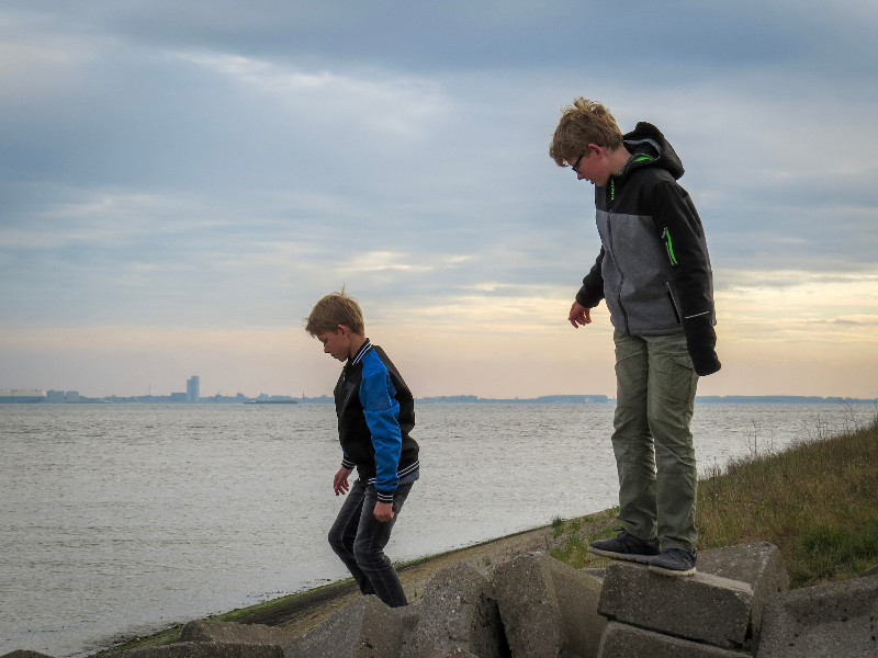 Zeb en Tycho bij de Westerschelde