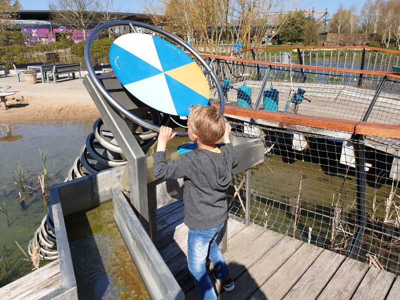 Leuke proefjes met water in Universe Science Park