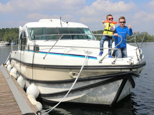 Varen in het Rivierenland met een luxe motorjacht!