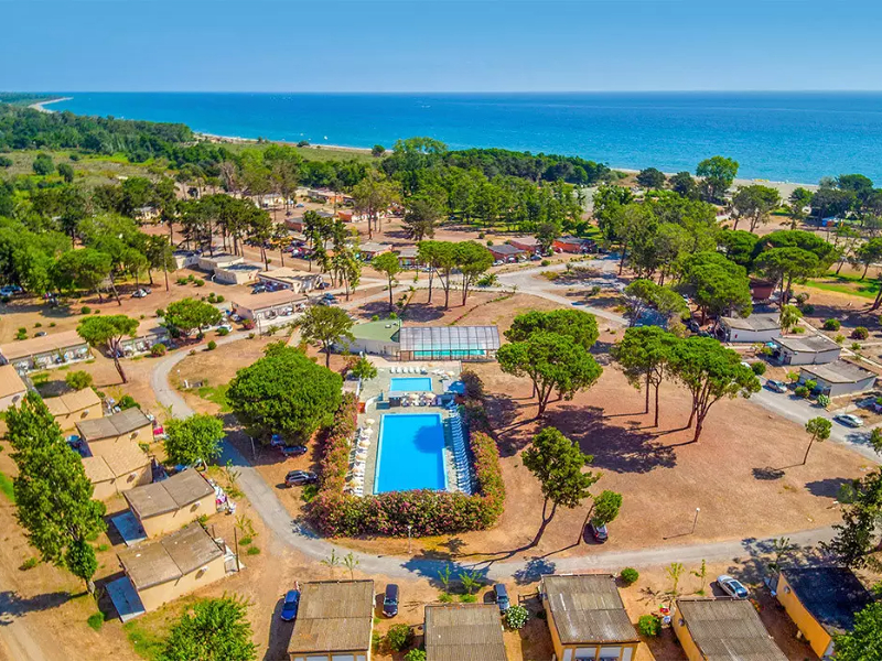 Camping Domaine d Angione op Corsica direct aan zee.