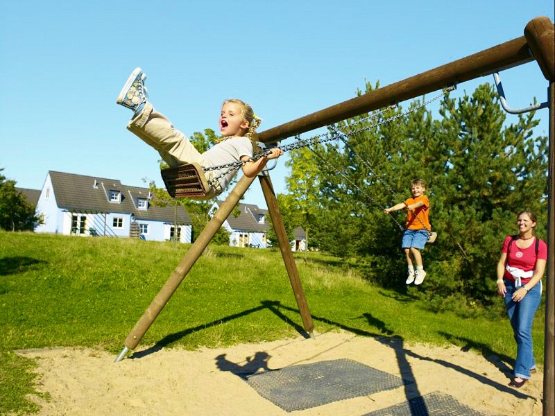 Lekker schommelen bij vakantiepark park Eifel