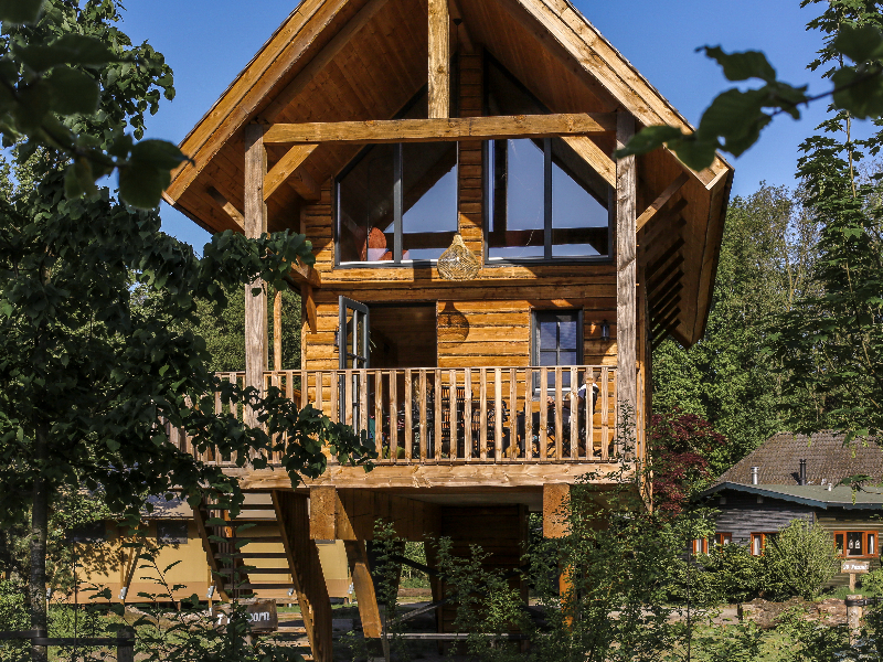 Een mooie safari-tent op het tentenveld van Sandberghe