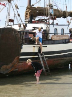 We stappen van boord op het wad