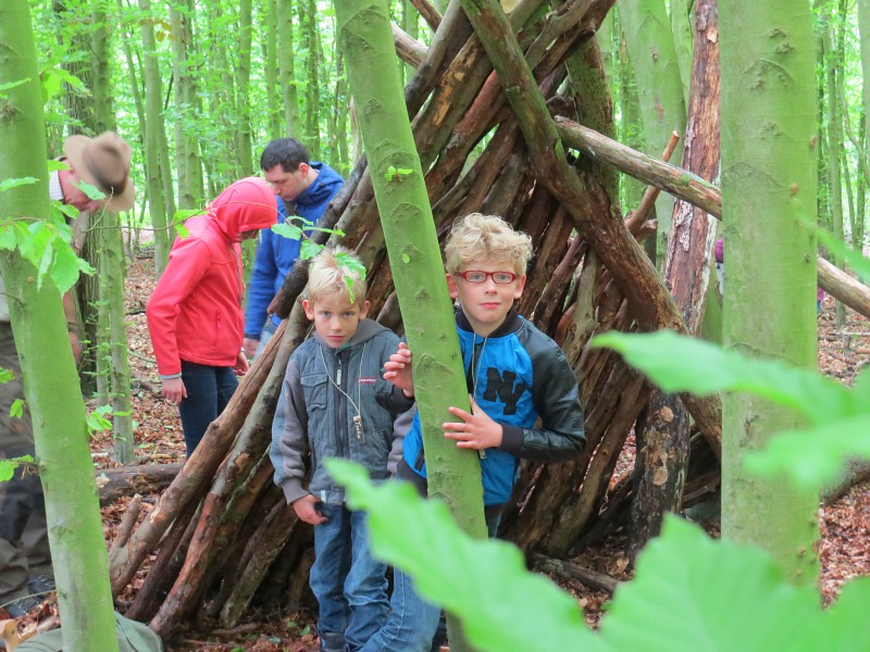 Spelen in het bos van het Vechtdal